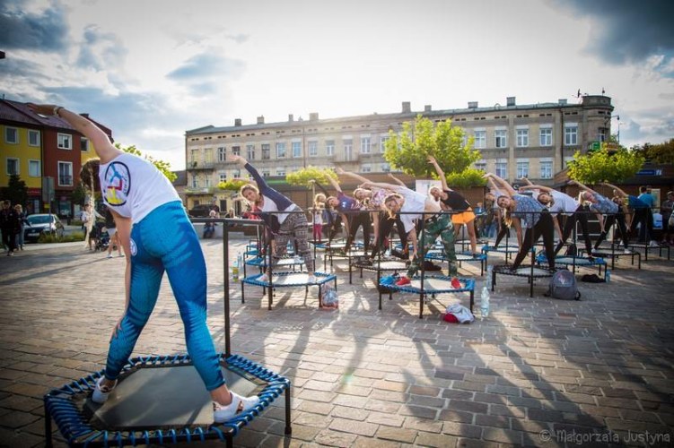 Rozskakany plac Kościelny w Tomaszowie Mazowieckim!